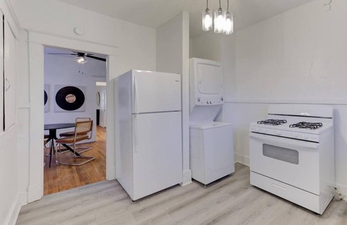 Cooper-Young Historic District Apartment | Cooper Young Charm: Newly Remodeled Retreat