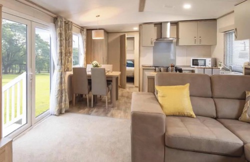 Colchester Cabin | Coopers Beach 3-Bed Caravan, Sleeps 8 & Pets Ok