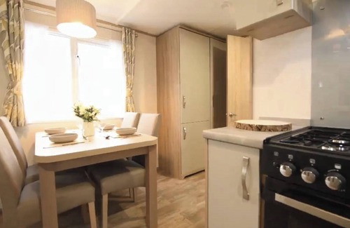 Colchester Cabin | Coopers Beach 3-Bed Caravan, Sleeps 8 & Pets Ok