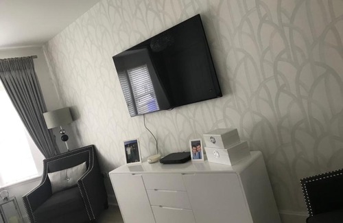 Glasgow House | cop 26 full house for rent with private parking