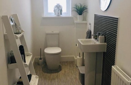 Glasgow House | cop 26 full house for rent with private parking