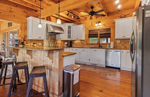 Cleveland Cabin | Copper Canyon - Luxury Lodge located on Private Lake