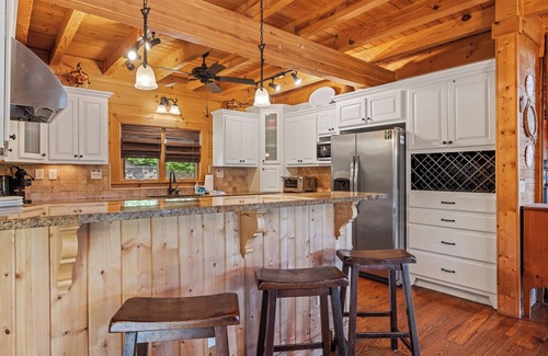 Cleveland Cabin | Copper Canyon - Luxury Lodge located on Private Lake