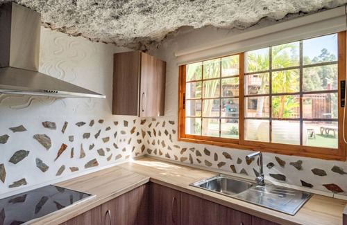 Arico House | Coquette Cueva Alma ideal for couples