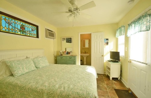 Morehead City House | Coral Cottage in Beaufort Historical District