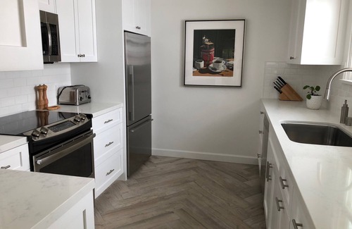 Balboa Island House | Coral Cottage, remodeled 1938 Balboa Island home with Upper Loft unit.