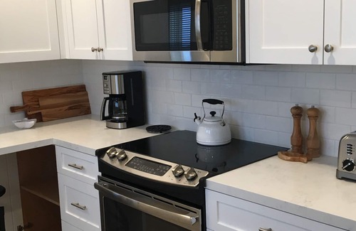 Balboa Island House | Coral Cottage, remodeled 1938 Balboa Island home with Upper Loft unit.