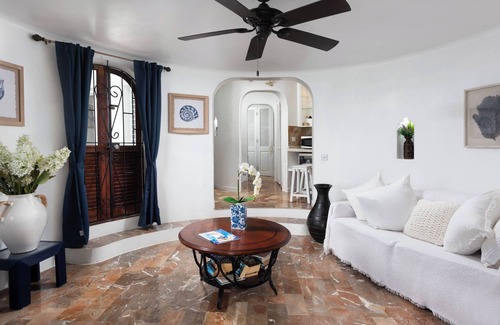 Wanstead Apartment | Coralita No.5, Oceanfront Apartment Near Sandy Lane