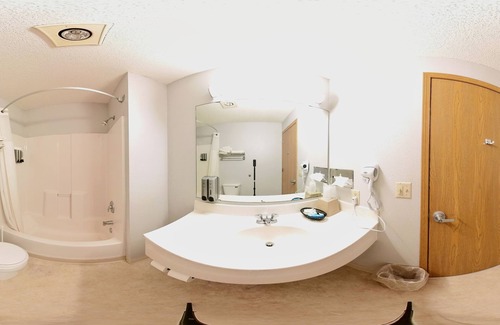 New Richmond Hotel | Coratel Inn and Suites by Jasper New Richmond