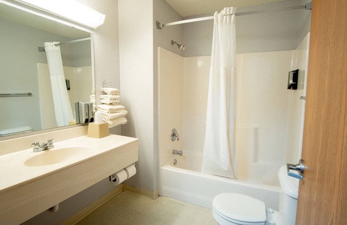 New Richmond Hotel | Coratel Inn and Suites by Jasper New Richmond