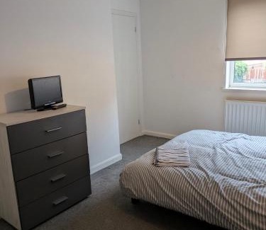 Corby House | Corby Town Vacations Rooms available for Couples & Singles