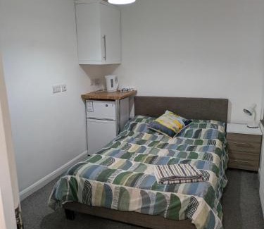 Corby House | Corby Town Vacations Rooms available for Couples & Singles