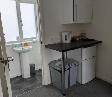 Corby House | Corby Town Vacations Rooms available for Couples & Singles
