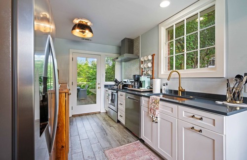 Franklin House | Corner Cottage across from The Factory @ Franklin