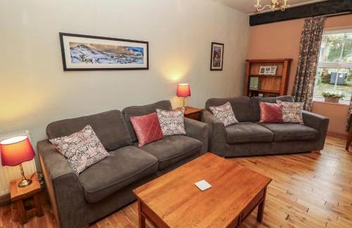 Tideswell House | Corner Cottage