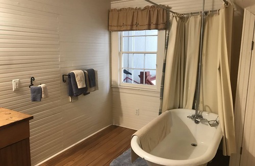 Maeystown Bed & Breakfast | Corner George Inn Bed & Breakfast