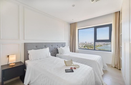 Son Tra Apartment | Corner Suite 2BDR high floor with Panoramic View - Golden Pool