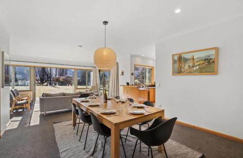 Speargrass Flat House | Coronet View Residence