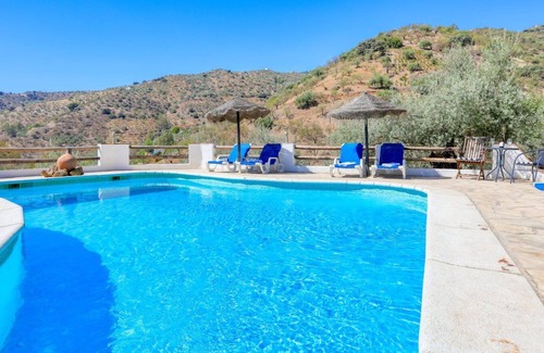 Riogordo Villa | Cortijo Cuscurro Riogordo by Ruralidays