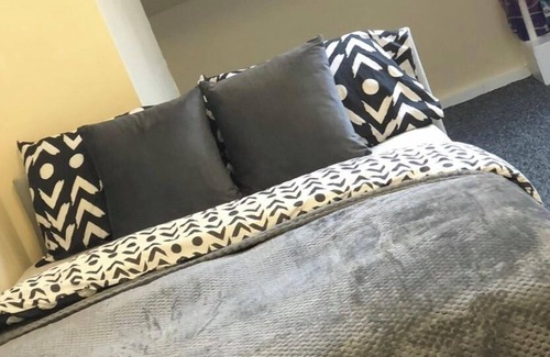 Bury Apartment | Cosy 1-Bed Apartment in Bury Town Centre