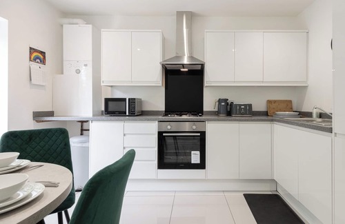 Malvern House | Cosy 1BD in Malvern With Stunning Views