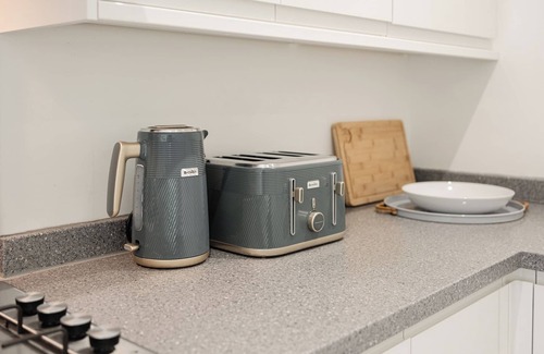 Malvern House | Cosy 1BD in Malvern With Stunning Views