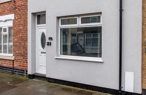 Darlington House | Cosy 2-Bed Home in Darlington Great Location!