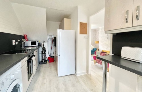 Wishaw Apartment | Cosy 2 bed house with garden in Wishaw