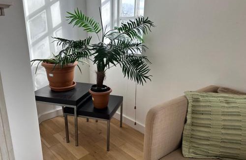 Garden Suburb Apartment | Cosy 2-Bed Retreat in Hampstead