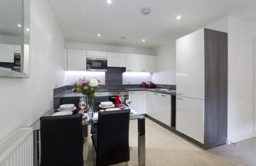 Rushey Green Apartment | Cosy 2 Bedroom Apartment London Catford - Long Stays Allowed