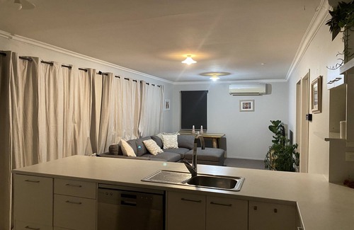 Taupo House | Cosy 2 Bedroom home, walking distance to AC baths.