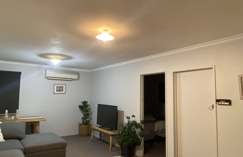 Taupo House | Cosy 2 Bedroom home, walking distance to AC baths.