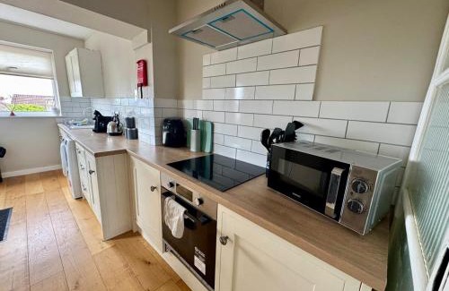 Mynyddbach House | Cosy 2 Bedroom Home with Parking near City Centre