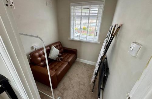 Mynyddbach House | Cosy 2 Bedroom Home with Parking near City Centre