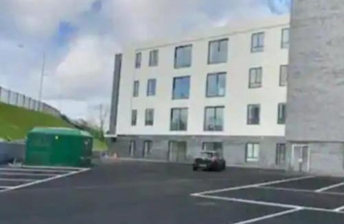 Slough Apartment | Cosy 2-bedrooms with free parking, Flat 5