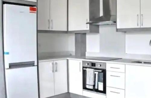 Slough Apartment | Cosy 2-bedrooms with free parking, Flat 5