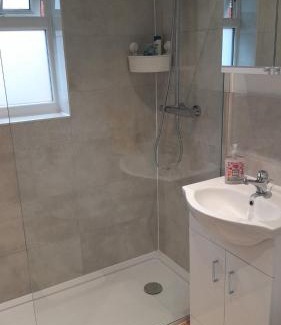 Slough Apartment | Cosy 2-bedrooms with free parking, Flat 5