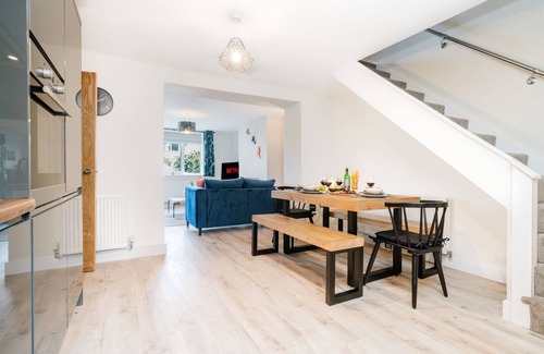 Rossington Cottage | Cosy 2BR Cottage Free Parking