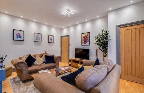 Meltham House | Cosy 3-Bed Countryside Retreat, Family & Pet Friendly, Sleeps 5