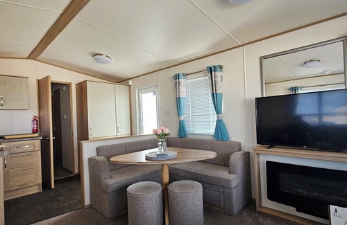 Berwick-upon-Tweed House | Cosy 3 Bed 8 Berth Caravan In Berwick Holiday Park