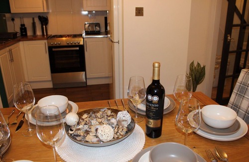 Wyken House | Cosy 3-bed-house-healthworkerslong Staysrelocatersfamiliescontractors