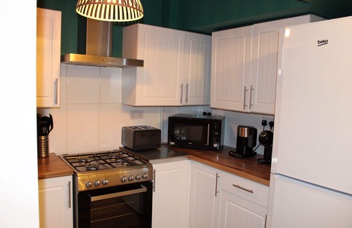 Wyken House | Cosy 3-bed-house-healthworkerslong Staysrelocatersfamiliescontractors