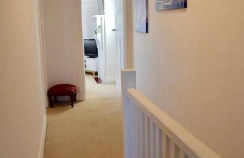 Haberfield Hotel | Cosy 3 Bedroom Apartment In Trendy Haberfield