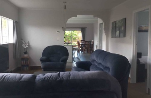 Ngongotaha House | Cosy 3 Bedroom Home Near Lake and Adventure Spots - Just Renovated!
