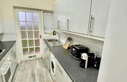 Golders Green Apartment | Cosy 3bed flat FREE parking & garden Golders Green