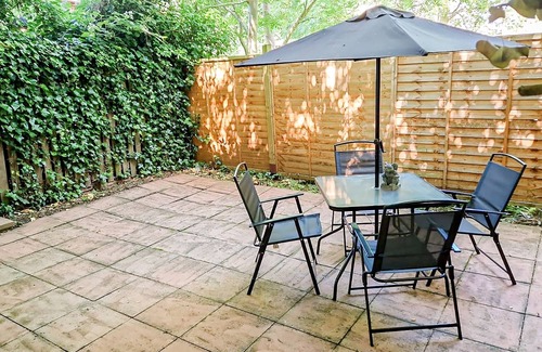Golders Green Apartment | Cosy 3bed flat FREE parking & garden Golders Green