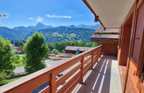 Notre-Dame-de-Bellecombe Apartment | Cosy 6-person apartment with pool and parking in village center