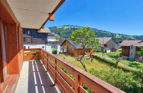 Notre-Dame-de-Bellecombe Apartment | Cosy 6-person apartment with pool and parking in village center