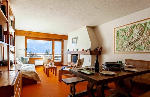 Le Bettex Apartment | Cosy apartment for 5 guests with WIFI, pool, TV and balcony