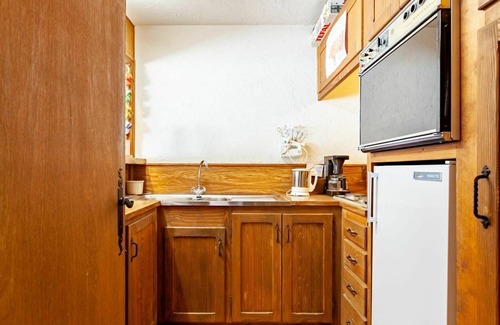 Le Bettex Apartment | Cosy apartment for 5 guests with WIFI, pool, TV and balcony